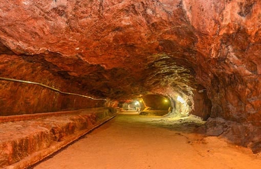 mining of himalayan pink salt in Pakistan